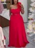 Casual klänningar cm. 2024 Spring Fashion Women Ruffles One Shoulder Stacked Front Big Swing Maxi Long Red Retro Sexig Party Club Dress