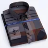 Koszule sukien męskie wiosna jesień najnowszy nie żelazny biznesowy biznesowy druk cienki kratę Slim Fit Chemise Homme 240327