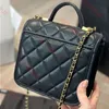 Дизайнерская сумка мешок для кросс -кубика сумки для плеча CC Designer Lady Bag 22K Cowhide Messenger Bag СЕМЕННЫЙ ПЕРВОВНЫЙ СЕРВАНИЕ