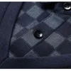 春と秋のメンズプルオーバーボタンコントラスト格子縞のパネル長袖Tシャツ偽の2ピースポロボトムファッションカジュアルトップ240320
