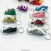 Mini -imitatie helder goud poeder canvas schoenen sleutelring hanger sportschoenen bagage auto hanger creatief cadeau