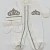 Sets 3pcs Nouveau-né la couronne Royal Crown Suit bienvenue Baby Baby Rober Hat Mittens Set 39 Week Endleed Woman Photographyh