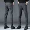 Herenbroeken Spring herfst Fashionable Casual Plaid 2024 Mannelijke kledingtrend All-match zakken Splitte slanke broek voor mannen