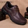 Pantoufles de chaussures en cuir authentiques hommes chaussures décontractées vache en cuir masculins doux mensonge flats molles hommes respirants de chaussures de conduite légère laceup