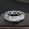 2PCSウェディングリングHuitan Luxury Wedding Band Promise Rings for Womenユニークな三角形のCubic Zirconia Design Top Quality New Trendy Jewelry Dropship