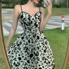Slim Fit Midi Dress Elegant Vintage Floral Print för kvinnor Vneck Summer Streetwear Evening Party 240327