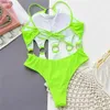 Dames badmode 2024 sexy neon grn one stuk zwempak vrouwen backless holle hol -out zwemkleding monokini metalen ring zwembaden strand dragen zwempakken y240402