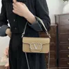 Omuz çantası tasarımcısı 5a klasik trend markası yüksek son moda çantası kadınlar ışık lüks el sahibi kutu 2024 yeni trendy bir küçük crossbody