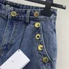 Dames shorts Designer 2024 Lente/zomer nieuwe modieuze meisjes verminderen leeftijd gepersonaliseerde gouden knop denim shorts voor vrouwen 959s