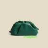 POUCH Tygväskor Bottegvvenet Trusted Luxury Bag läder 2024 Xiao Bao Wang Hong Yang Qi Handhållen Cloud Bag Solid Color Head Layer Soft Skin Fol Have Logo Hbkvqz
