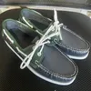 Casual Shoes 2024 för män av god kvalitet läder män anti slip loafers man modebåt