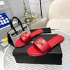 Luksusowe buty kobiety Slipper Flats Top Design Tribute Flat Sandals Lady Beach Sandal Sandal Casual Kapła