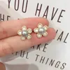 Pendientes de tuerca ZHBORUINI 14K chapado en oro perla Natural 925 aguja de oreja de plata flor encantadora para mujer regalo de joyería