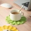 Bordmattor Liten färsk Daisy Silikonisoleringsplatta PVC -matta Hög temperaturbeständig SCALDING POT Flower Coasters