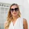 Óculos de sol Óculos de sol com os olhos de gato extras para mulheres na marca de luxo 2023 Moda de luxo Moda grande óculos de sol quadrados para homens Retro Trendy Cat Eye Glassesl240403