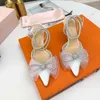 Klänningskor Nya 2023 Kvinnor Sandaler Fashion Big Bowknot High Heels Wedding Party Luxury Crystal Satin Ankle Strap Summer Bridal H240403YLKK