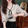 Kvinnors blusar Bow Tie Topps Women Korean Style Designkläder Lång ärm Elegant Office Lady Söt band Sweet Chiffon Basic Shirts