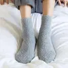 Meias masculinas 5 pares engrossados tubo médio pelúcia inverno calor coral fofo cor sólida macio confortável dormir chão