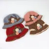 Beretler Dome Top şapka Şık kadın örme yünlü şapkalar çiçek dekoru ile sonbahar kış balıkçı için moda için