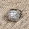 Pierścienie klastrowe błyszczące 17 mm poduszka CUT CUBIC CYRKONIA Ustawienie Pave Projekt Oświadczenie Pierścień dla kobiet Trendowe białe złote pierścienie mosiężne L240402
