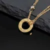 Designer Croitrres Nacklace Simple Set Pendant New Live V Gold Necklace pläterad med 18K Diamond Round Cake Collebone Chain