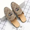 Дизайнер Sandals Designer Slippers Slipper Men Casual обувь бренд высококачественная металлическая кнопка Slipper Loafer