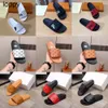 Новые 24SS Summer Designer Slippers Роскошные женщины мужские сандалии кожа плос