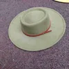 Szerokie brzegowe kapelusze wiadra byk nubuck skórzany kapelusz fedora 9.5 cm Nowe materiały paski pasa mens wieprzowe ciasto damskie yq240403
