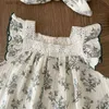 Rompers sommar spädbarn baby flickor jumpsuit nyfödda baby flickor bodysuits+hårband ärmlös bomullsspets blomma romper baby flicka kläder l240402