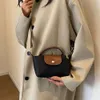 2024 Nowy modny luksusowy projektant mini nylonowe torby na ramieniu dla kobiet żeńskie torebki i torebki worek posesarzów