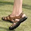 Sandales Nouvelles chaussures de seins hommes de 2020 pour hommes respirants légers Chaussures à eau hommes Sandales de plage chaussures en amont