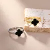 Ring di trifoglio fortunato oro ad alta versione 18K, anello di acciaio non sbiadito in oro europeo e americano.