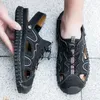Sandalet Erkekler Yaz 2024 Deri Konforlu Masaj Moda Sıradan Kayan Olmayan Nefes Almaz Modaya Dayanıklı Büyük Boy 38-48