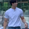 Krótka amerykańska koszulka z rękawem męska dojrzała, stabilna, ciasna mankiet, fiess i sportowa koszula Henley