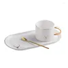 Xícaras pires 2024 Retrô luxuoso aro de ouro de cerâmica e colher com caixa de chá de chá de leite de leite de chá de chá de chá de café da manhã