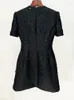 Costumes féminins 2024 High Street Designer Style Fashion Clain à manches courtes Elegant Heavy Industry Jacquard Rose Robe Black Robe Summer