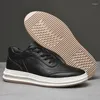 Chaussures décontractées de haute qualité Men de baskets en cuir authentique École de luxe pour l'homme Skate de mode Vulcanize haut de gamme