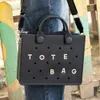 Amélioration de Black Casual Areprofof Travel Rose Tote Sac Fashion Fashion Eva Punchée sac à main Fit Charms Sacs de plage extérieurs 240402