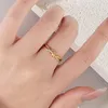 Ing serie liefde eindeloze twistring voor vrouwen titanium staal vergulde 18k goud gewikkeld modieuze en minimalistische ringpaar ring