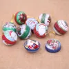 Decoratieve beeldjes 1 PC Christams Tinplate Round Ball Candy Storage Jar Boxes Christmas Tree Decoration (Random Color and Style)