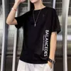 2023 Yaz Yuvarlak Boyun Gevşek Yarım Kollu Erkekler Giyim Kore Basımı Yıkım Gençlik T-Shirt Trend