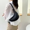 2024 Femmes Sac sous arasme de luxe Half Moon Strap Hobo Hobo Sac Fashion Design Color Coule PU Le cuir Sacs à bandouliers (8910)