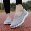 Повседневная обувь Spring Women Sperial Lightwight Flats Air Mesh Работает комфортно для прогулок по кроссовкам женский проскальзывание ежедневных лоферов