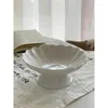 Bols French Retro Relief Style Ceramic Table Varelle Simple White White Wavy Edge Design Fruit Plateau décoratif bol de soupe occidentale