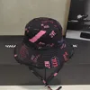 Роскошный дизайнер ковш шляпа Leisure Fashion Travel Buckets Шляпа для женщин и мужчин пляж Sun Fisherman Cap Сплошная классическая простота. Служба для вечеринок.