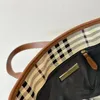 Warhorse Bucket Bag en la antigüedad tiene un cuerpo pequeño, pero es muy adecuado para llevar bolsas de hombros individuales y bolsas de madre, es simple y versátil