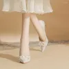 Chaussures habillées 2024 Mariage Bridal High Heels Pearl Luxury Designer Silver Bling Femmes
