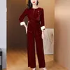 Calças de duas peças femininas 2024 Vinho Red Silk Velvet Moda Conjunto de camisa de manga longa sólida perna largura slim