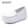 Klänningskor Spring Autumn äkta läderkvinnor Creepers Wedge Heel Casual Waterproof Swing White Platform Pumps Woman