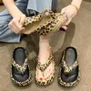 Kapcia mody Leopard Eva Flip Flip Flops for Women Summer 2024 Clip Platforma Kobieta miękka podeszwa sandały zjeżdżalni na plaży